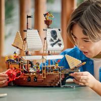 LEGO® Creator 3 az 1-ben Ikonikus kalózhajó építőjáték 31387 (1)