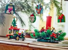LEGO® Iconic 40746 A Mikulás postás autója (1)