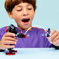 LEGO® ǀ Marvel 76337 Miles Morales robot vs. Pókember 2099 (1)